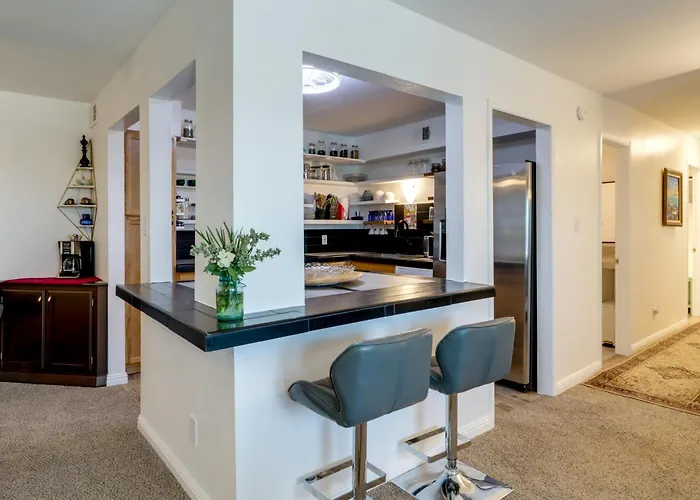 Walkable & Renovated Gem! Only 8 Mi To Dtwn Сasa de vacaciones