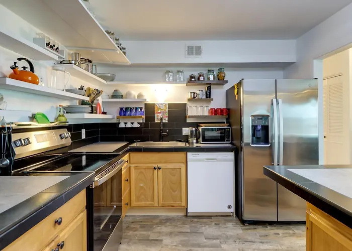 Walkable & Renovated Gem! Only 8 Mi To Dtwn *