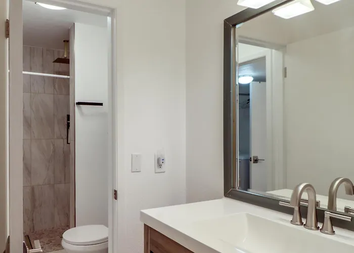 Сasa de vacaciones Walkable & Renovated Gem! Only 8 Mi To Dtwn Tucson