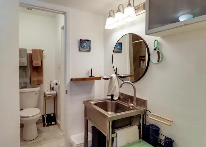 Walkable & Renovated Gem! Only 8 Mi To Dtwn Tucson