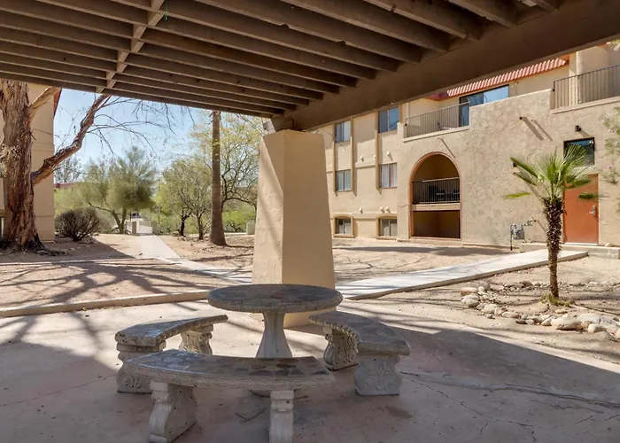 Сasa de vacaciones Walkable & Renovated Gem! Only 8 Mi To Dtwn