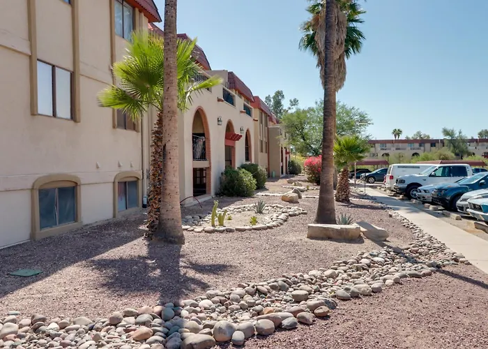 Walkable & Renovated Gem! Only 8 Mi To Dtwn Сasa de vacaciones *